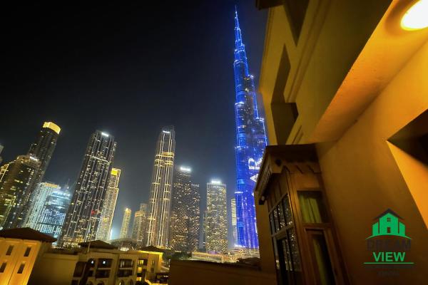 Na zdjęciu widoczny jest obiekt Partial Burj Khalifa View from Balcony, One bedroom and one Maid Room Apartment, souk al Bahar, Dream View Holiday położony w mieście Dubaj.