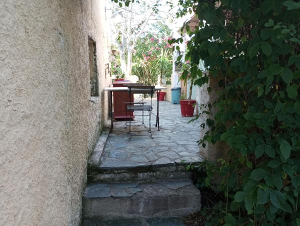 A la foto es mostra l'objecte Villa Trou Aux Biches situat a la ciutat de Oletta.