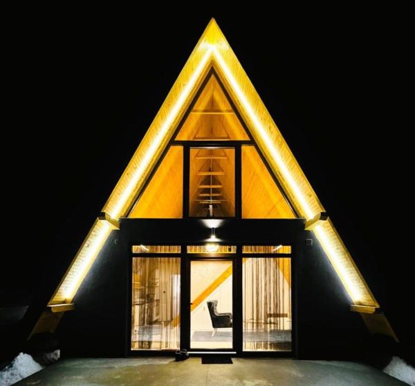 The photo shows the Weekend house - Vlašić located in the city of Kutlovac.