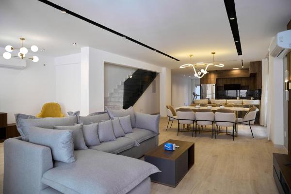 A la foto es mostra l'objecte Zen Stays - The Pool Duplex 4BR situat a la ciutat de El Caire.