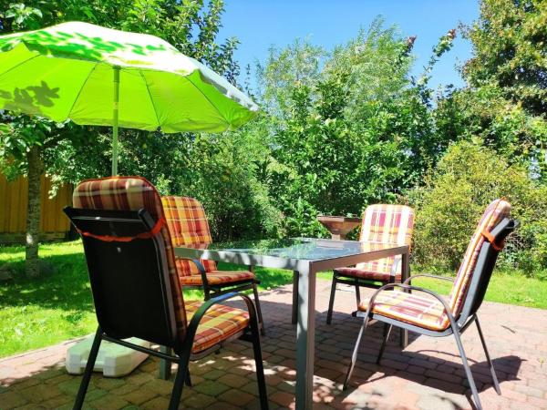 Στη φωτογραφία φαίνεται το αντικείμενο Bungalow mit Terrasse und Spielplatz in Ostseenähe που βρίσκεται στην πόλη Wobbelkow.
