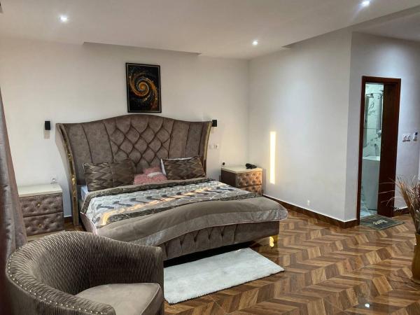 FAMY Hotel, Douala
