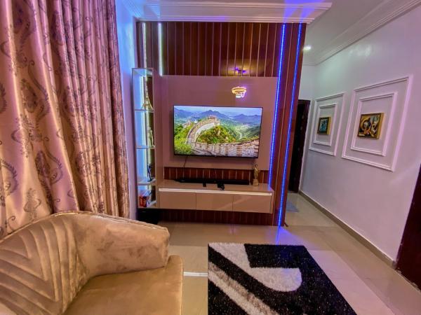 The photo shows the classy 1 BR APT WiFi power supply non stop located in the city of Okunola.