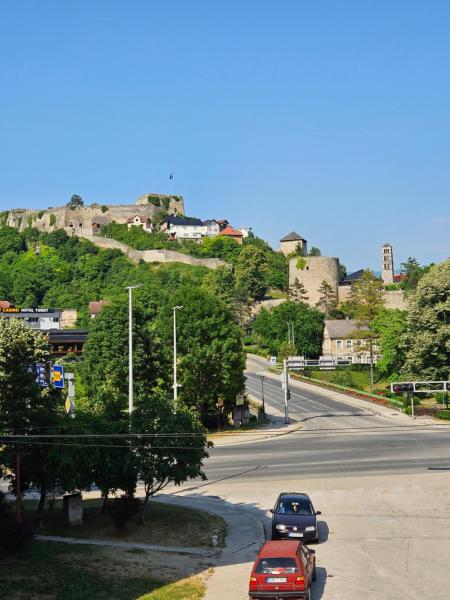 Na fotografii je vidět objekt Jelena nacházející se ve městě Jajce.