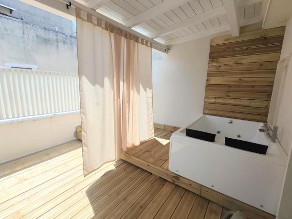 照片显示了位于Bitritto市的Noah&Chris Apartments物件。