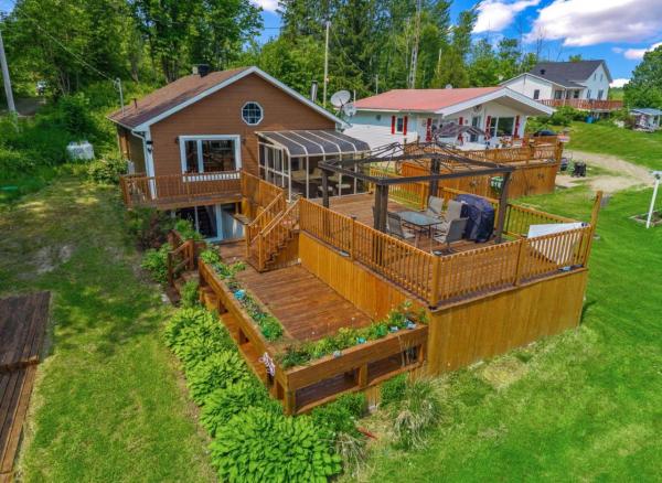 A la foto es mostra l'objecte Peaceful Waterfont Cottage - Quebec situat a la ciutat de Bourget.