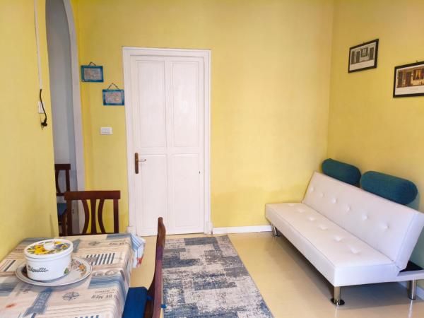 A la foto es mostra l'objecte Paint House situat a la ciutat de Imperia.