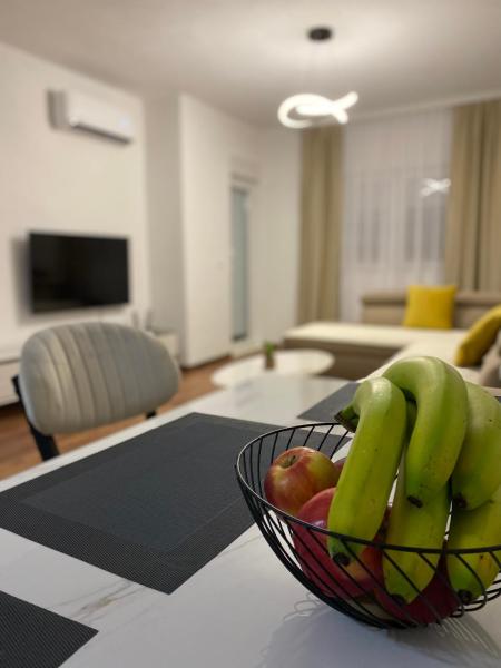 På billedet ses objektet Apartament Adian beliggende i byen Ulcinj.