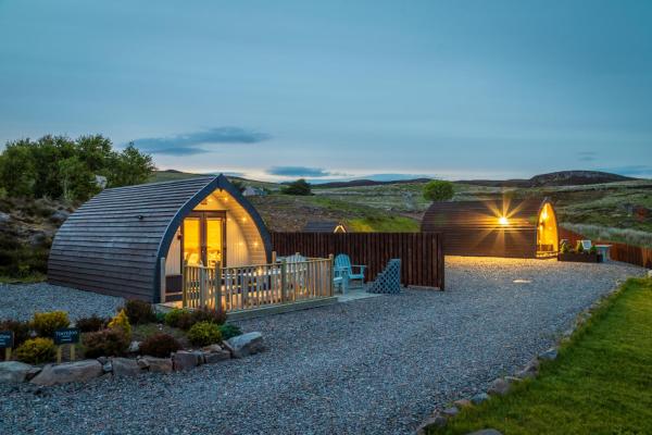 Na fotografii je vidět objekt Loch Ewe Luxury Pods nacházející se ve městě Obinan.