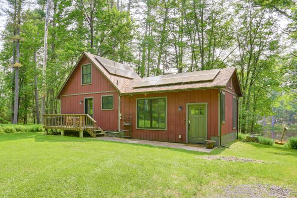 Na fotografii je vidět objekt Waterfront Studio with Loft and Dock Near Narrowsburg! nacházející se ve městě Eldred.