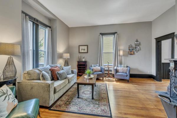 Photo 3 : Unit #1 117 Marion St