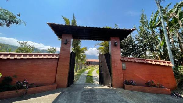 照片显示了位于El Peñón市的Miramonte Chipata物件。