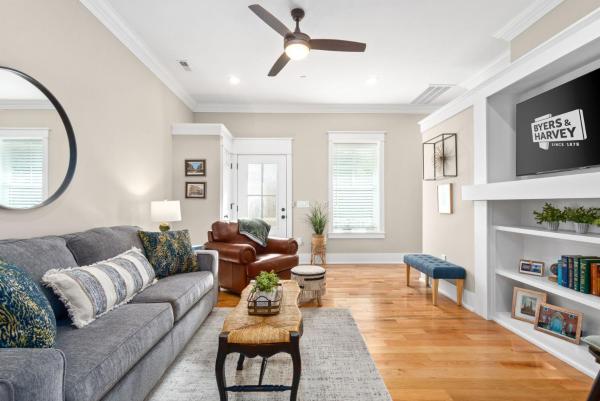 Фотография 1: Unit #5 638 Madison St