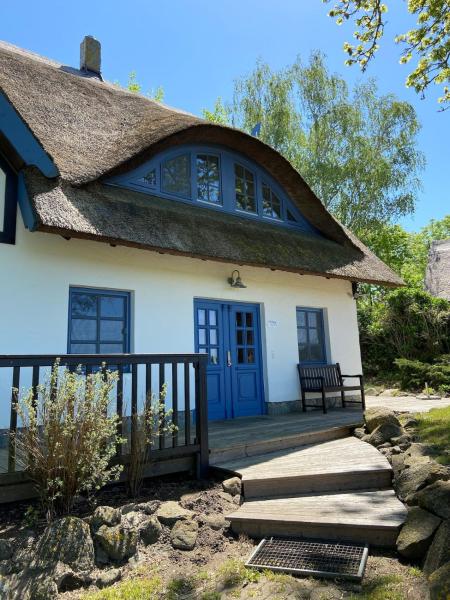 The photo shows the Landhaus 2 Stettinerhaff located in the city of Neverow.