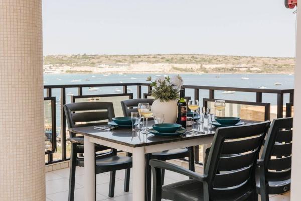 A la foto es mostra l'objecte Seafront Apartment With Panoramic Views 3 Bed situat a la ciutat de Is-Sellum.