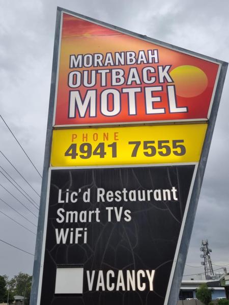 A la foto es mostra l'objecte Moranbah Outback Motel situat a la ciutat de Moranbah.