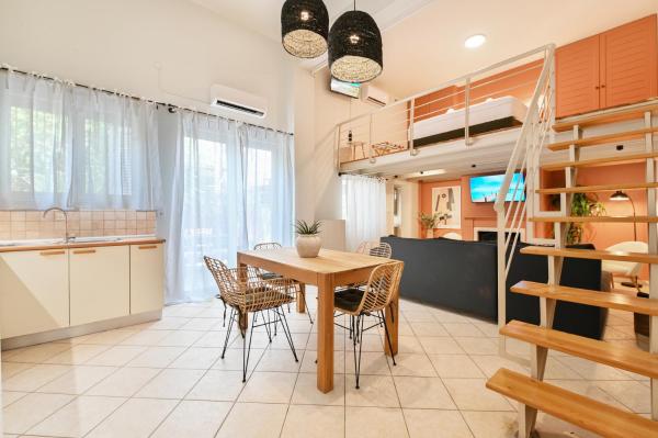 Na zdjęciu widoczny jest obiekt KOEM Retreat położony w mieście Preweza.