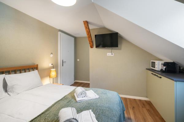 På billedet ses objektet BetweenLakes Studio 2nd floor beliggende i byen Interlaken.