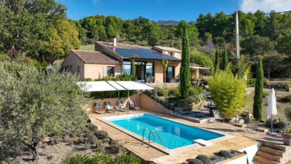 A la foto es mostra l'objecte Villa Férus Piscine chauffée situat a la ciutat de Propiac.