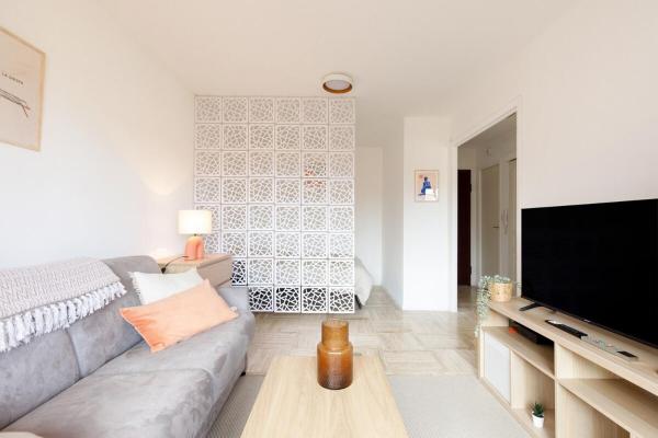 Zdjęcie 3: Nice Flat with terrace & parking near city center