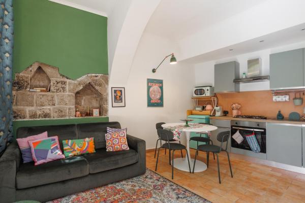På billedet ses objektet Casa Lunatica beliggende i byen Viterbo.
