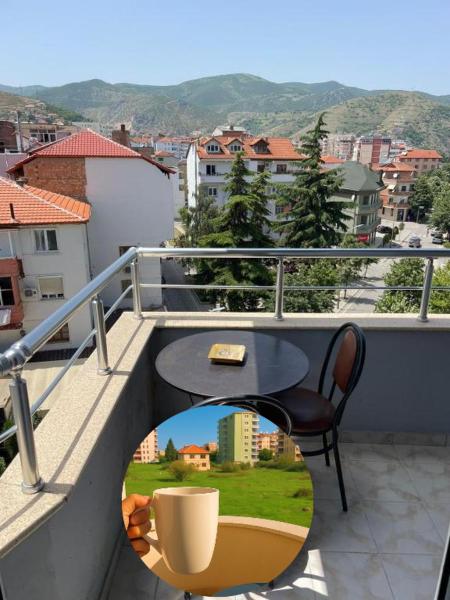 På billedet ses objektet Prima Apartments beliggende i byen Pogradec.