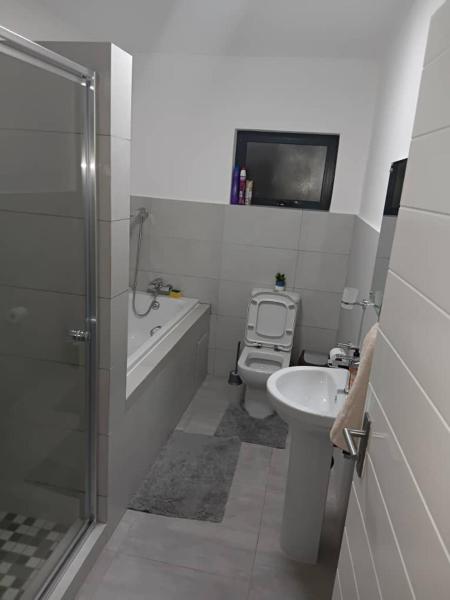 A la foto es mostra l'objecte Lola Apartments B12 situat a la ciutat de Gaborone.