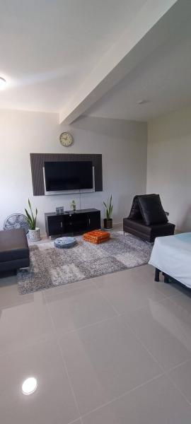 En la foto se muestra el objeto Affordable Room with Full Kitchen in Calamba ubicado en la ciudad de Bukal.
