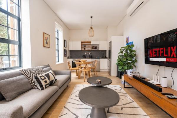 Two-bedroom Apartment With Hot Tub In De Waterkant - Camps Bay