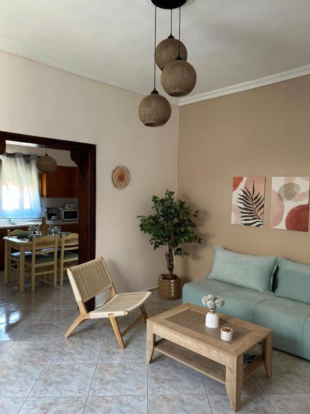 Na fotografii je vidět objekt Aggelos Home nacházející se ve městě Ierissós.