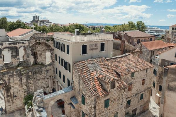 A la foto es mostra l'objecte Hotel Peristil situat a la ciutat de Split.