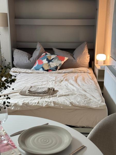 Na foto é possível ver o objeto Modern Cozy Studio Apartment & Terrace localizado na cidade de Oldenburg.