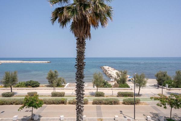 A la foto es mostra l'objecte Dimora Waterfront situat a la ciutat de Bari.