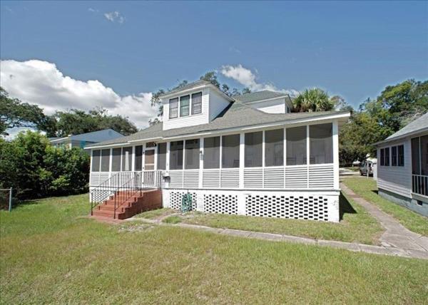 En la foto se muestra el objeto Thompson Cottage ubicado en la ciudad de Saint Simons.