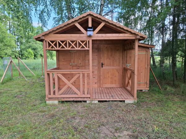 Na fotografii je vidět objekt Siucice-Kolonia Młyn nacházející se ve městě Stróża.