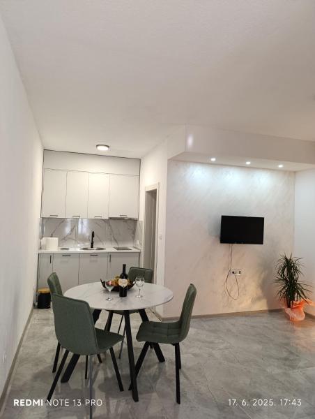 På billedet ses objektet Apartman Vuk beliggende i byen Peani.