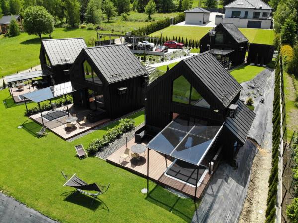 A la foto es mostra l'objecte Czarna Chata Luxury Resort situat a la ciutat de Klimkówka.