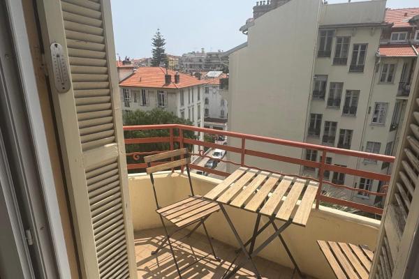 Top Floor Central Steps from the sea, Niza