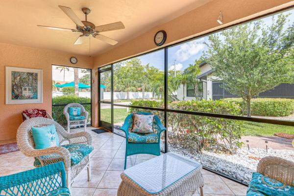På bildet vises objektet Home with Space to Unwind Near Fort Myers Beach! som ligger i byen Iona.