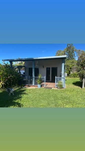 The photo shows the Waterview Cottage located in the city of Rosedale.