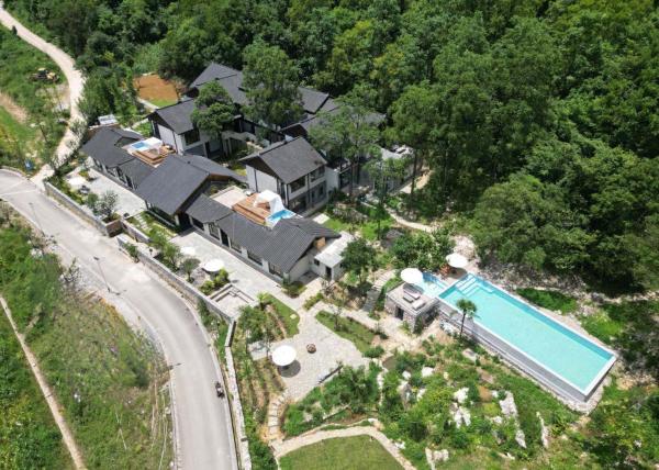 Kuvassa näkyy kohde Xunmiri Qinin Villa, joka sijaitsee kaupungissa Huaxi.
