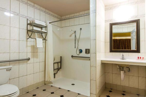 A la foto es mostra l'objecte Econo Lodge situat a la ciutat de Fairfield.