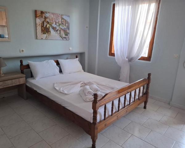 写真にはネアブラスナ市にあるChristos roomsが写っています。