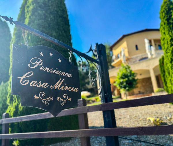 写真にはエシェルニツァ市にあるPensiunea Casa Mircea & Restaurantが写っています。