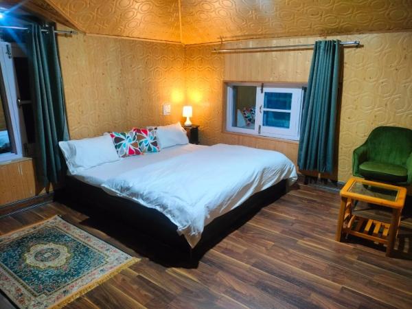 A la foto es mostra l'objecte Wahab's INN - riverside cottage situat a la ciutat de Srinagar.