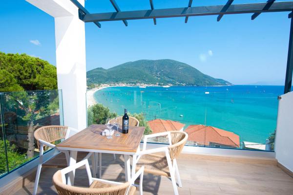 The photo shows the Levanda Suites located in the city of Vasiliki.