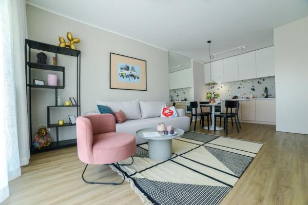 Bohema Apartment with Balcony near Metro, Warsaw
