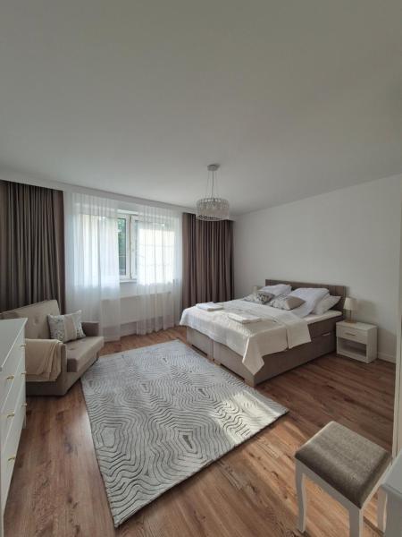 На фото показан объект Apartament Pod Kamienną Bramą, расположенный в городе Хойнице.