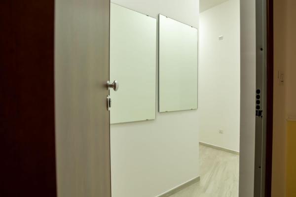 写真にはアルゲーロ市にあるAppartamenti Le Tre Luneが写っています。