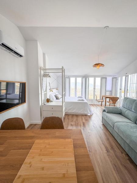 Na foto é possível ver o objeto Loft Deluxe Torre del Pan localizado na cidade de Olvera.